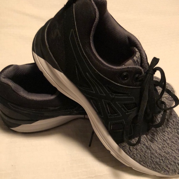 ASICS - Picture 2 of 5